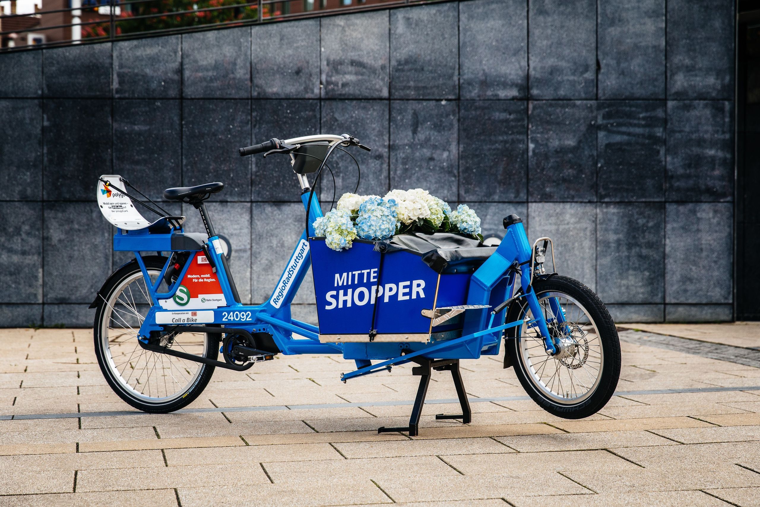 RegioRadStuttgart Lastenpedelec transportiert Blumen